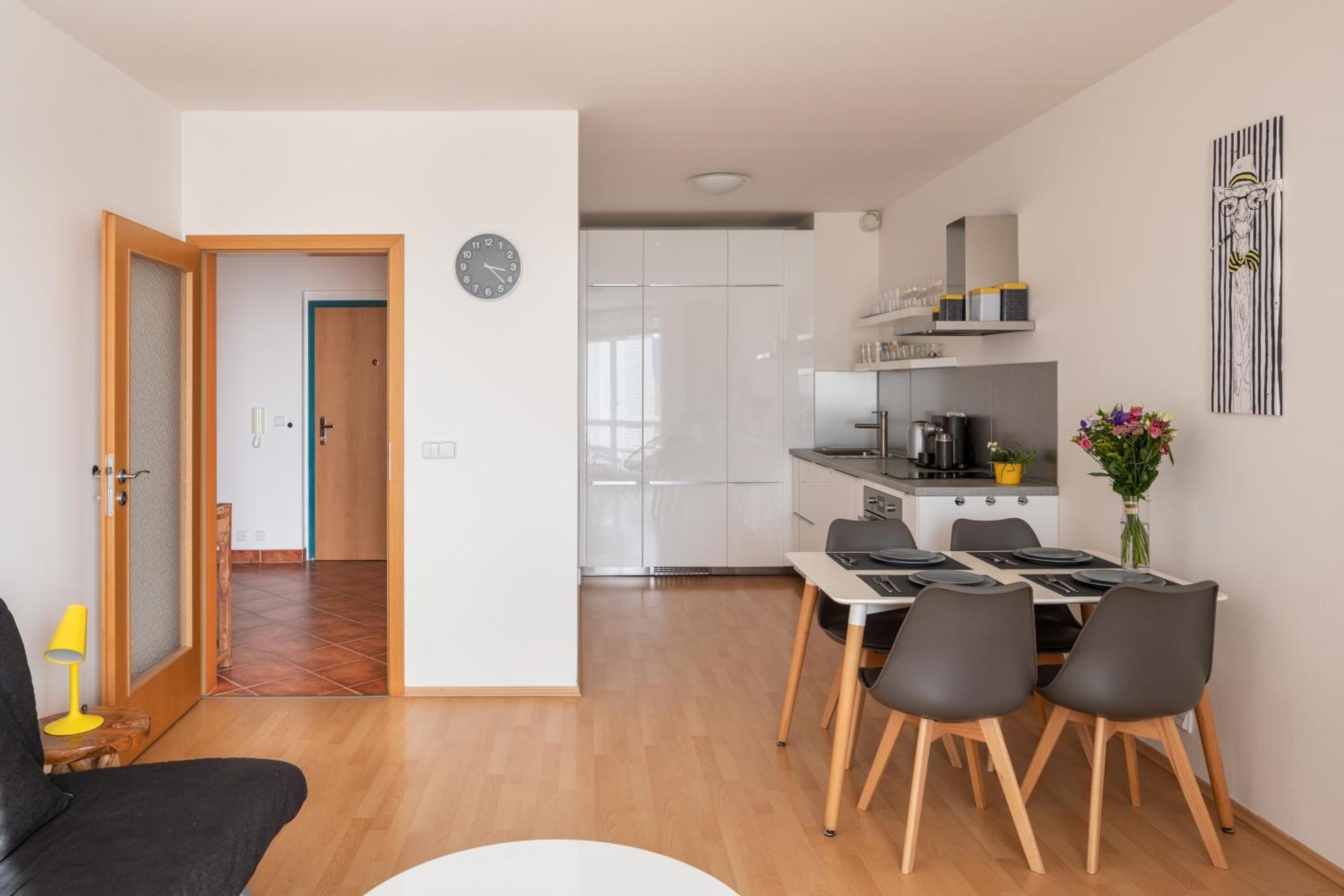 Sunny Apartment In Modrany By Prague Days Exterior photo