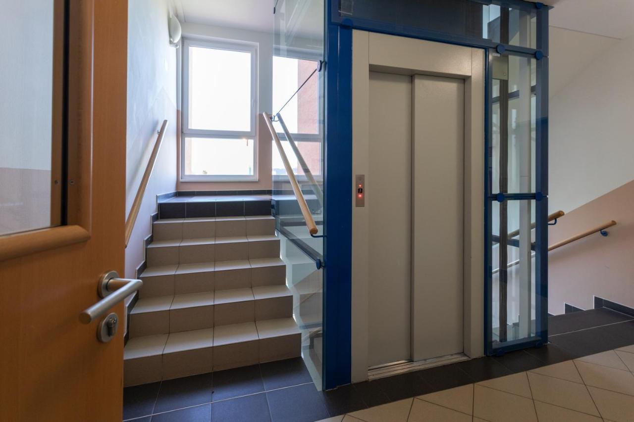 Sunny Apartment In Modrany By Prague Days Exterior photo